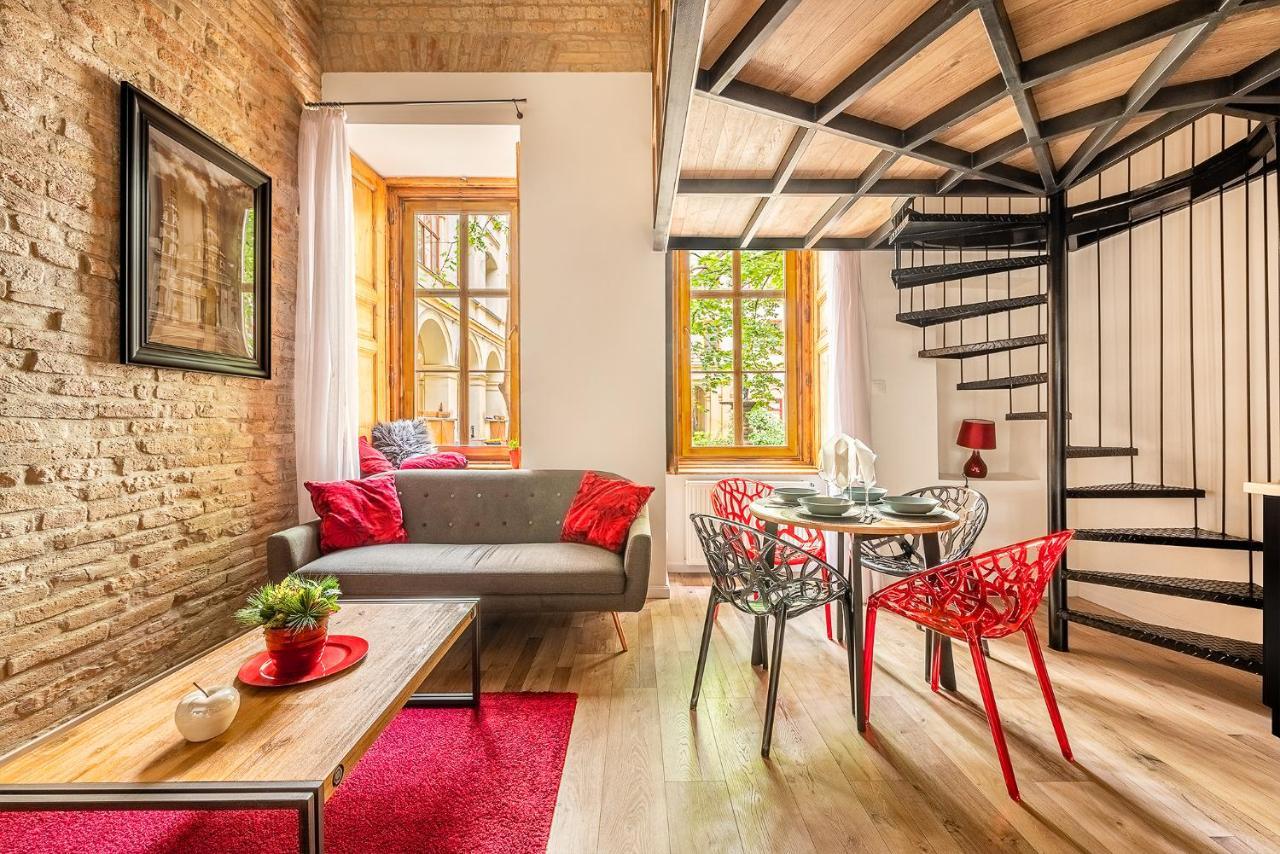 Liszt Designer 2bedroom Center דירה בודפשט